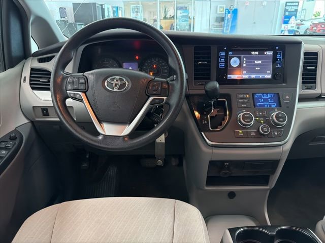 Used 2017 Toyota Sienna LE image 26