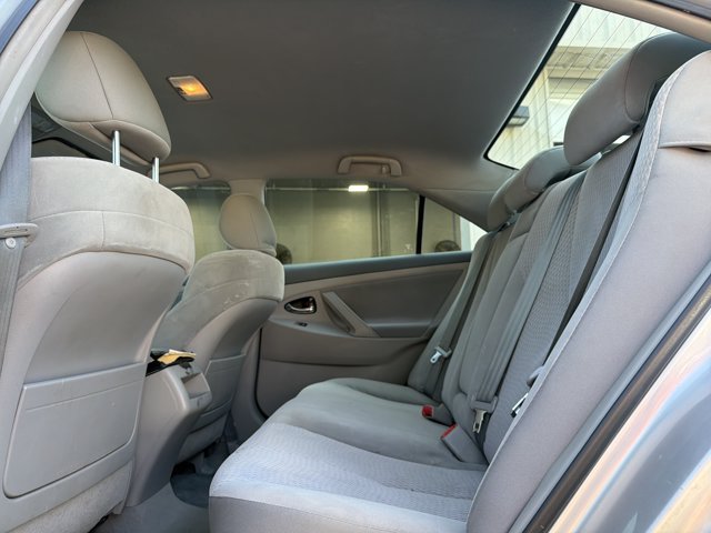 Used 2011 Toyota Camry LE FWD image 17