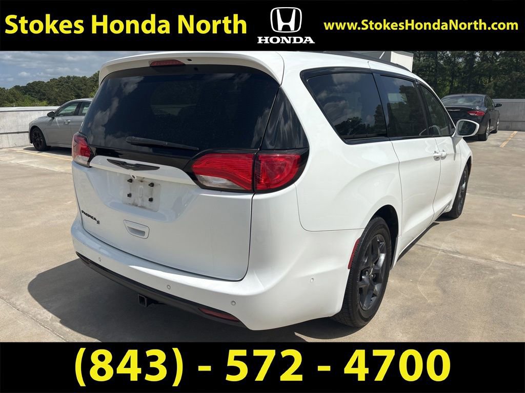 Used 2019 Chrysler Pacifica Touring-L Plus w/ Advanced Safetytec Group image 3