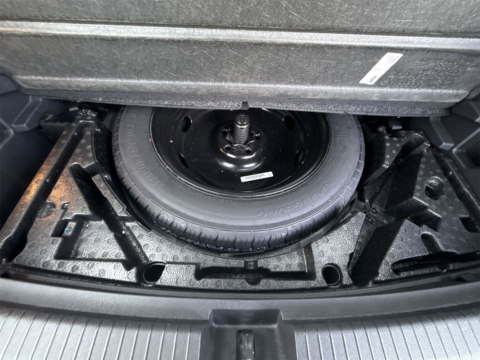 Used 2021 Volkswagen Tiguan SE w/ Panoramic Sunroof Package image 37