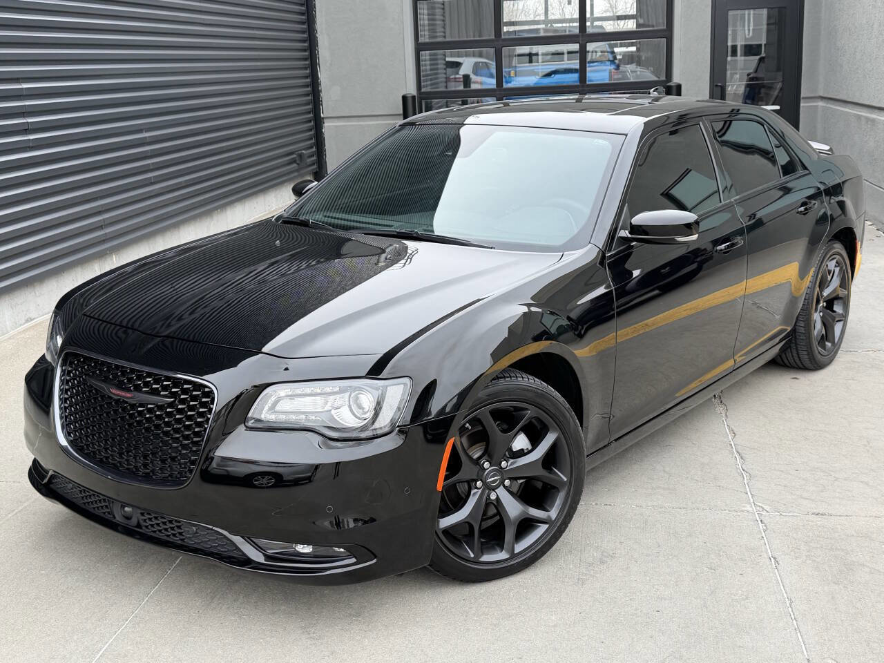 Used 2022 Chrysler 300 S w/ Comfort Group image 2