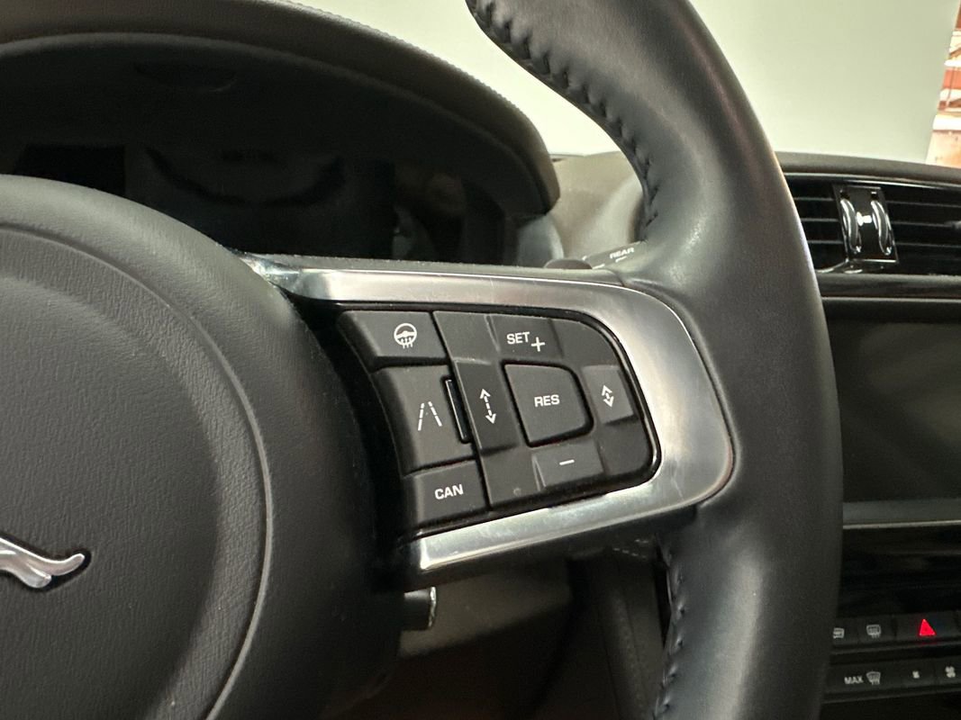 Used 2020 Jaguar F-PACE Prestige image 13