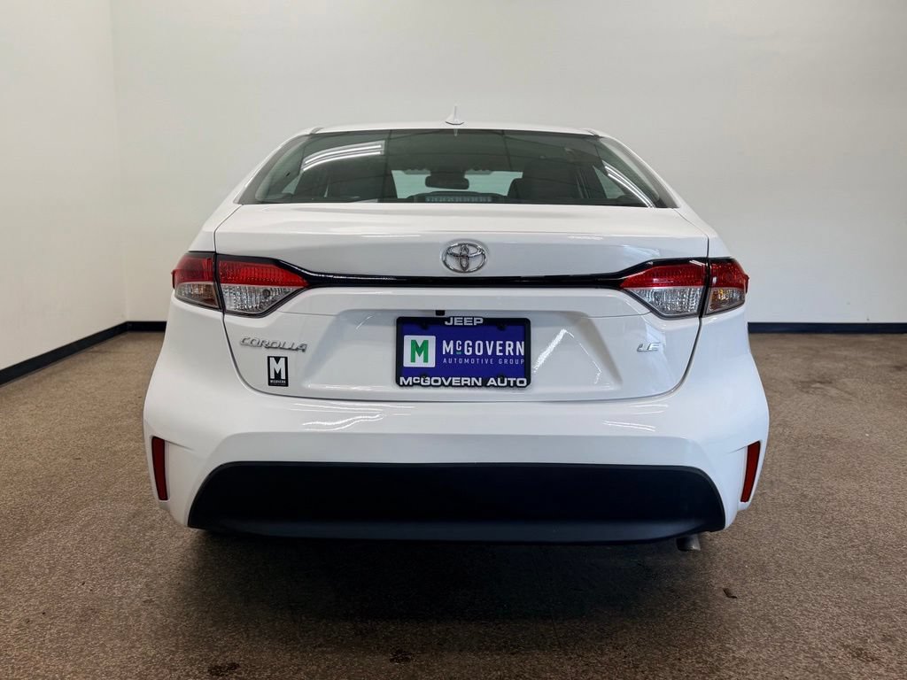 Used 2025 Toyota Corolla LE FWD image 4
