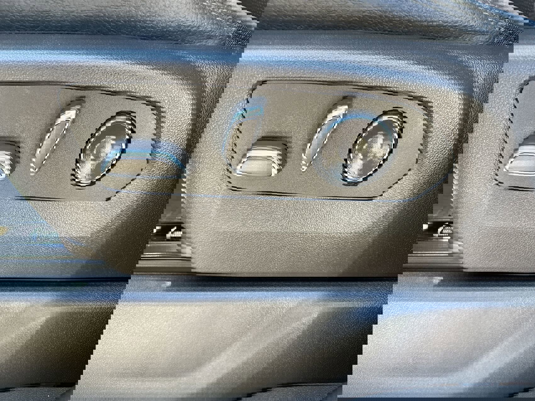 Used 2024 GMC Sierra 3500 Denali w/ Technology Package image 12