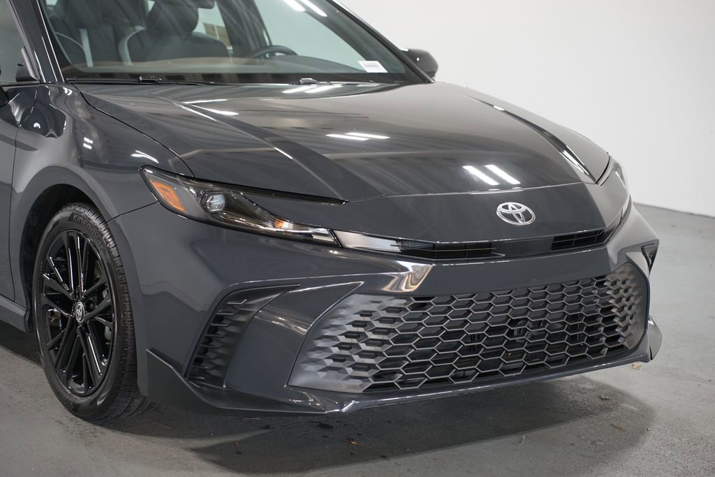 Used 2025 Toyota Camry SE image 4