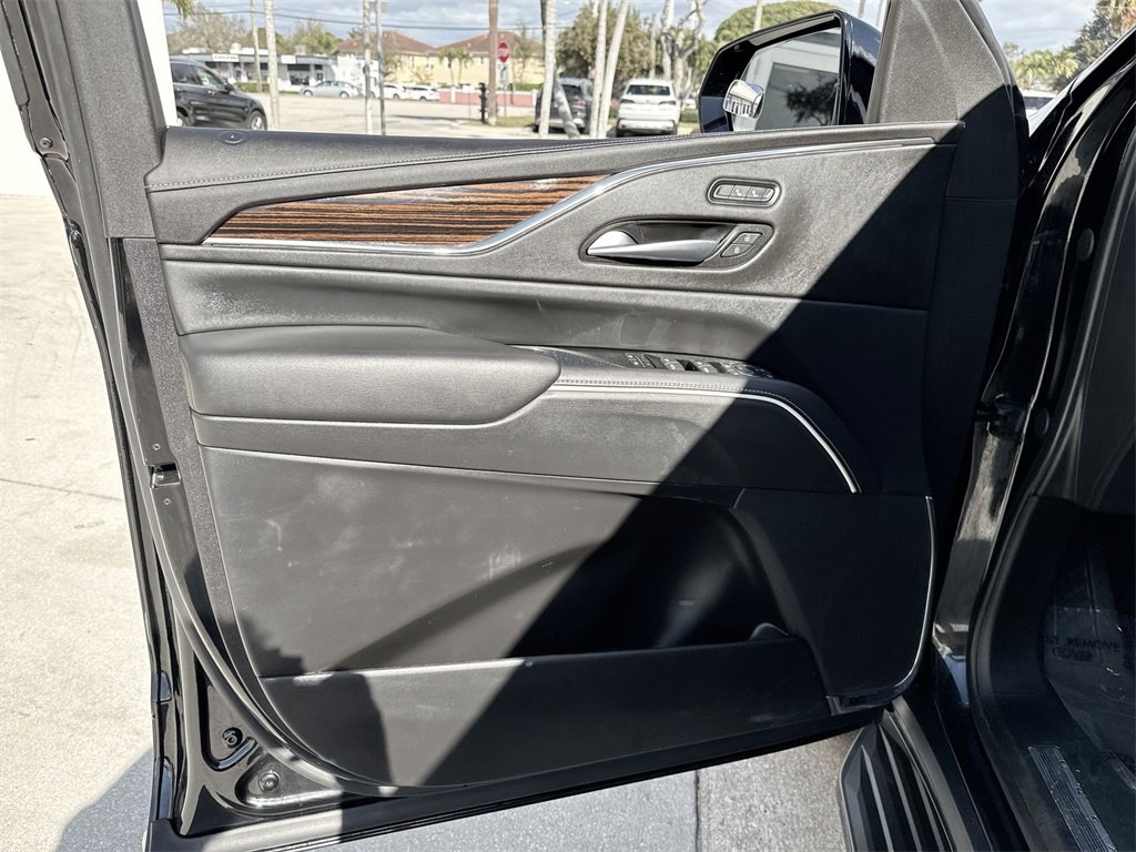 Used 2023 Cadillac Escalade Luxury image 39