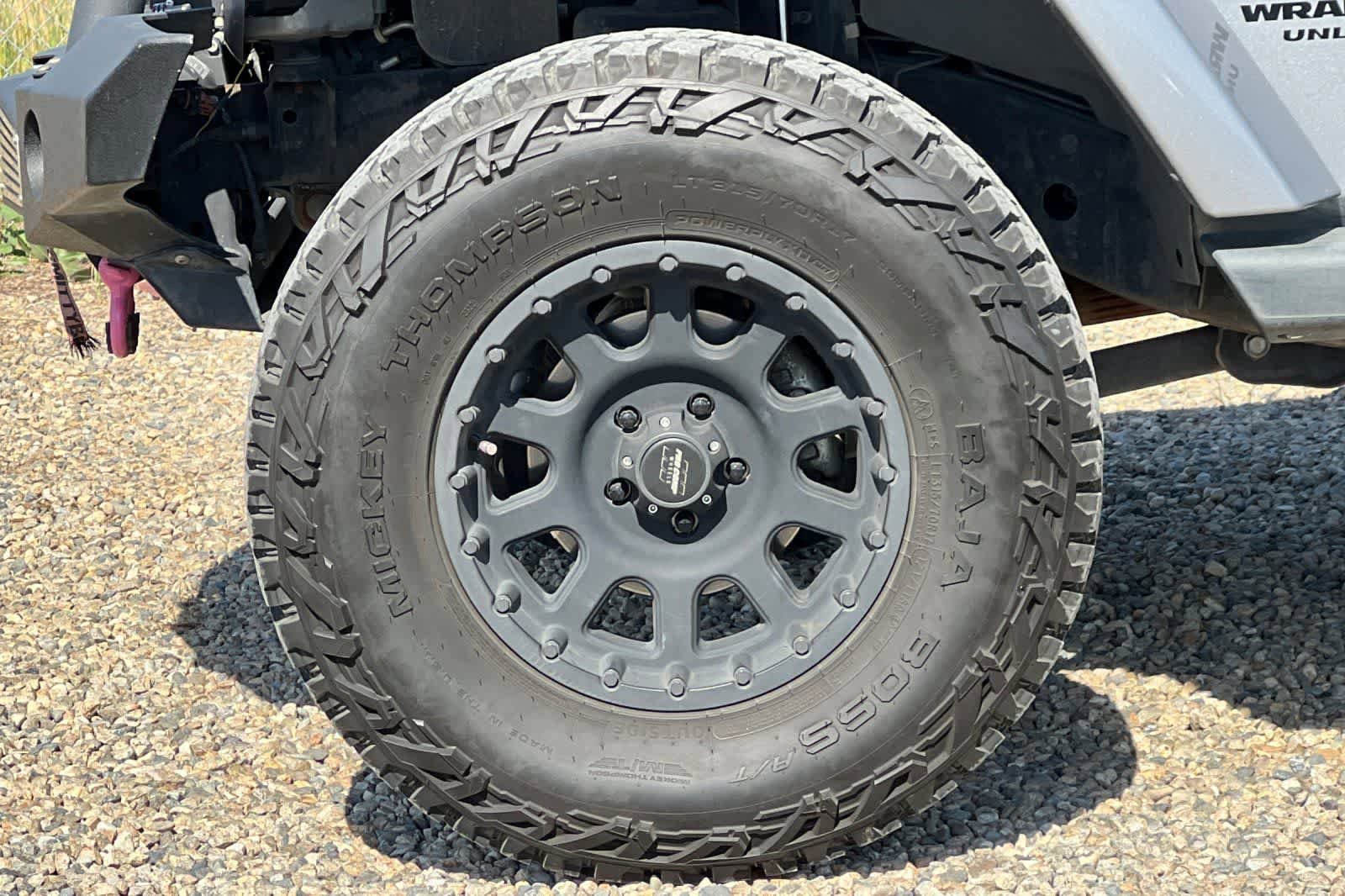 Used 2014 Jeep Wrangler Unlimited Sahara w/ Connectivity Group AWD/4WD image 12