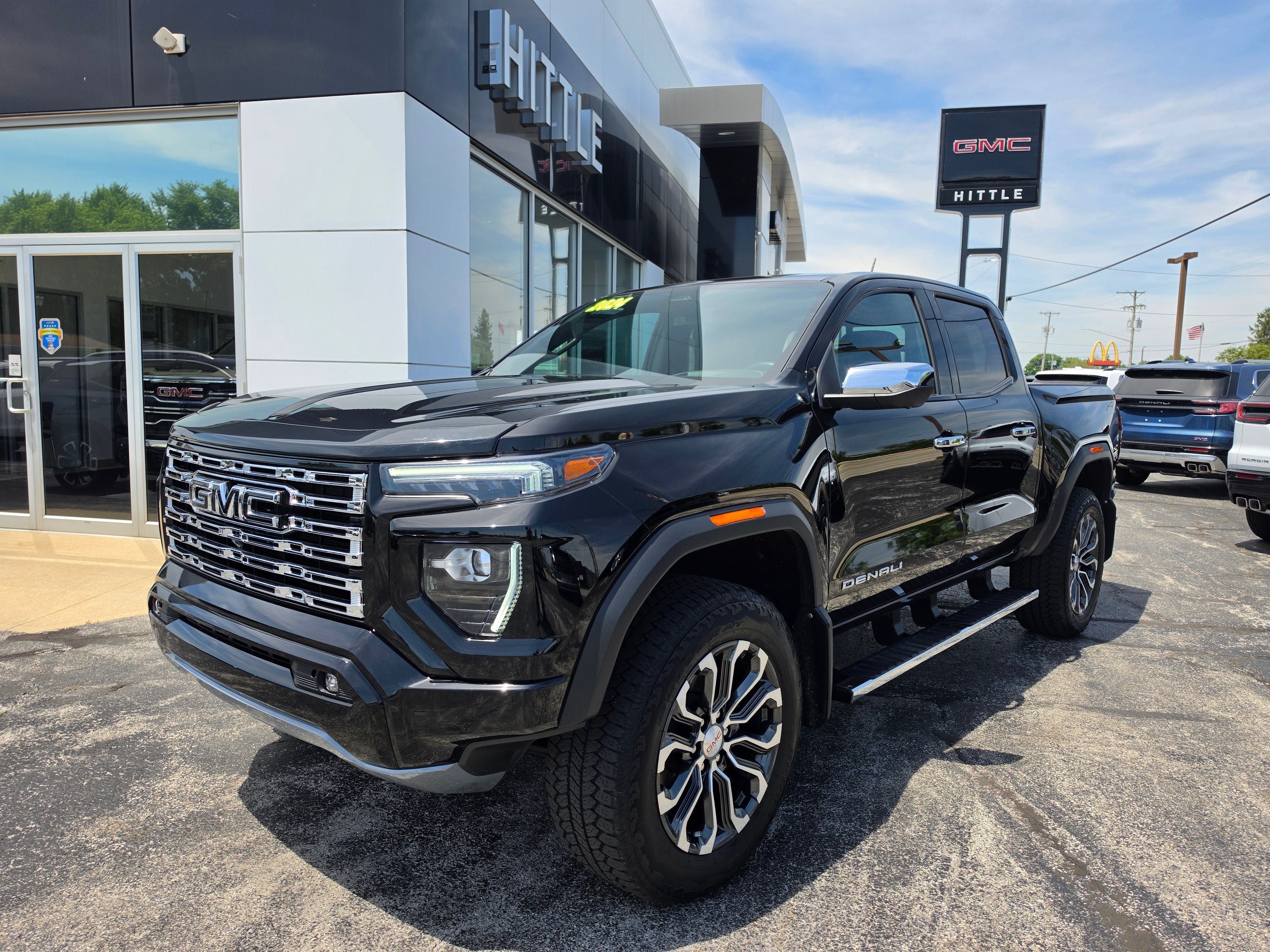 Used 2024 GMC Canyon Denali AWD/4WD image 1