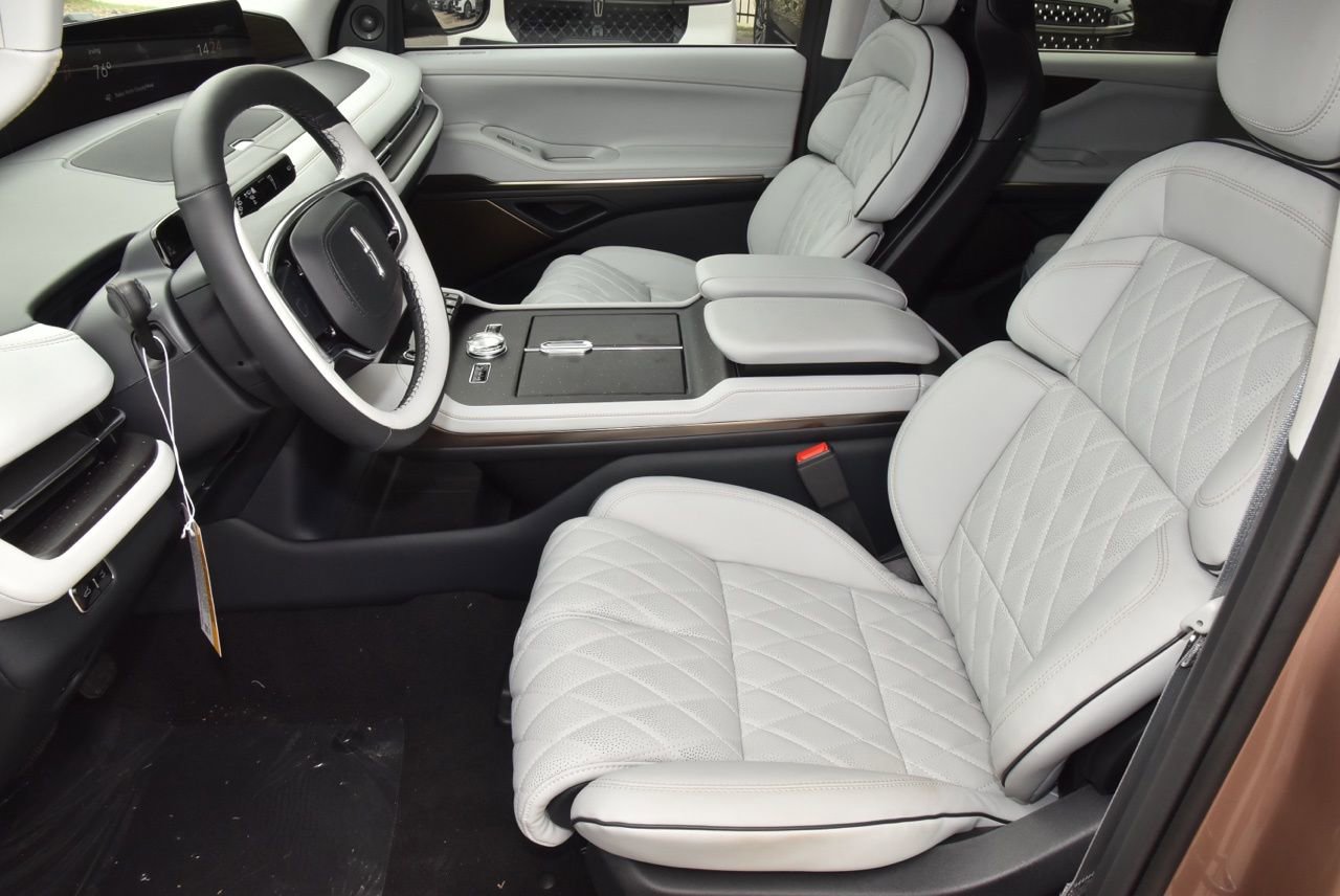 New 2026 Lincoln Navigator Black Label AWD/4WD image 13