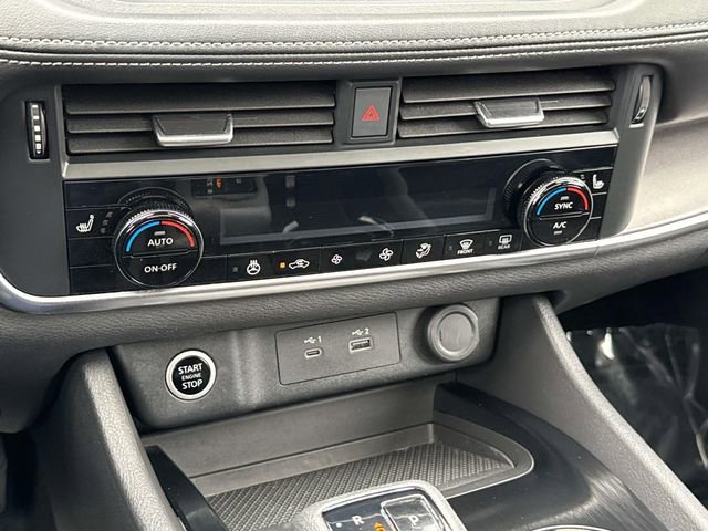 Used 2023 Nissan Rogue SV w/ SV Premium Package image 21