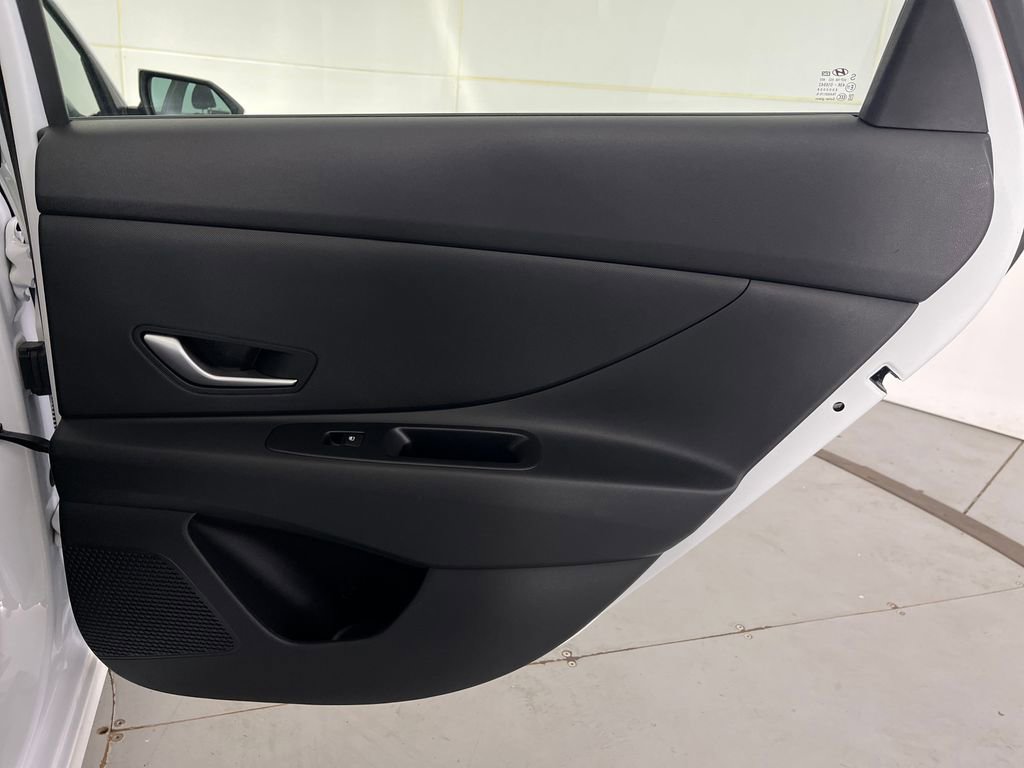 Used 2025 Hyundai Elantra Blue FWD image 28