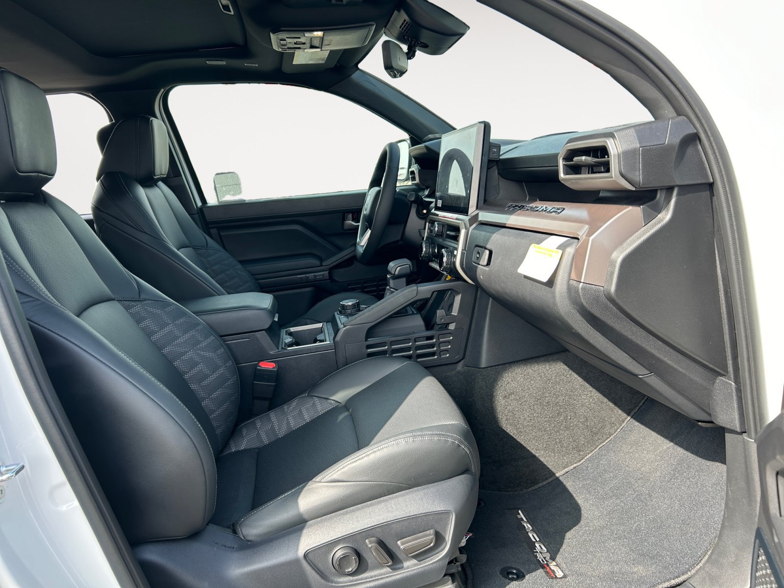 New 2024 Toyota Tacoma TRD Sport w/ TRD Sport Premium Package AWD/4WD image 15