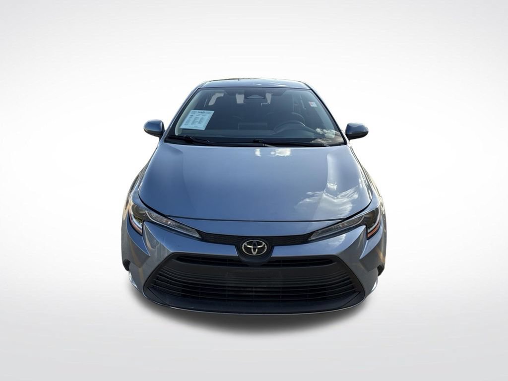 Used 2025 Toyota Corolla LE FWD image 2