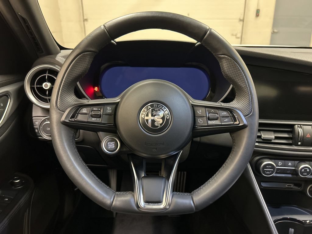 Used 2024 Alfa Romeo Giulia Ti AWD/4WD image 17
