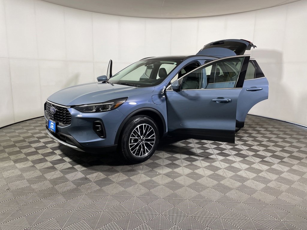 Used 2024 Ford Escape SE w/ PHEV Premium Package image 10