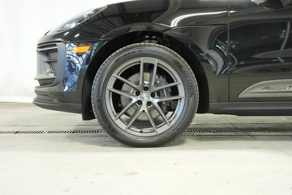 Certified 2026 Porsche Macan Turbo AWD/4WD image 42