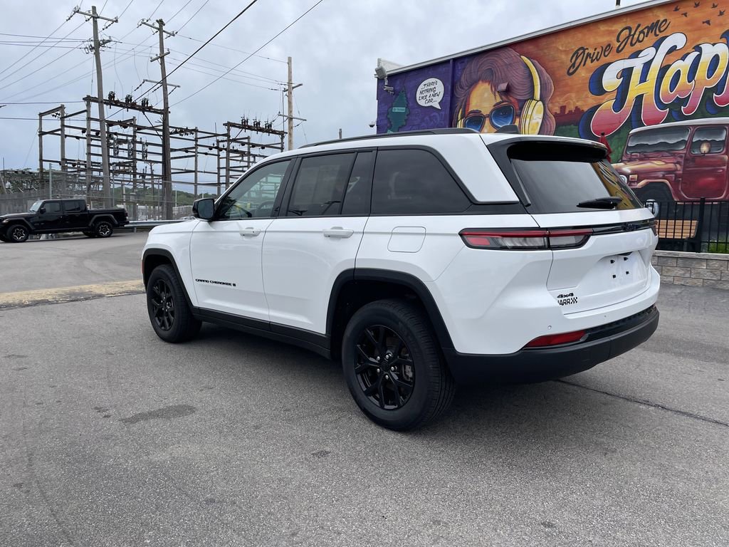 Certified 2025 Jeep Grand Cherokee Altitude AWD/4WD image 3