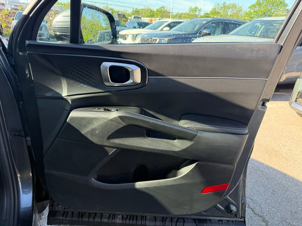 Certified 2023 Kia Sorento LX FWD image 19