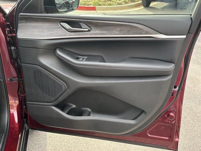 New 2025 Jeep Grand Cherokee Limited w/ Trailer Tow Package image 16