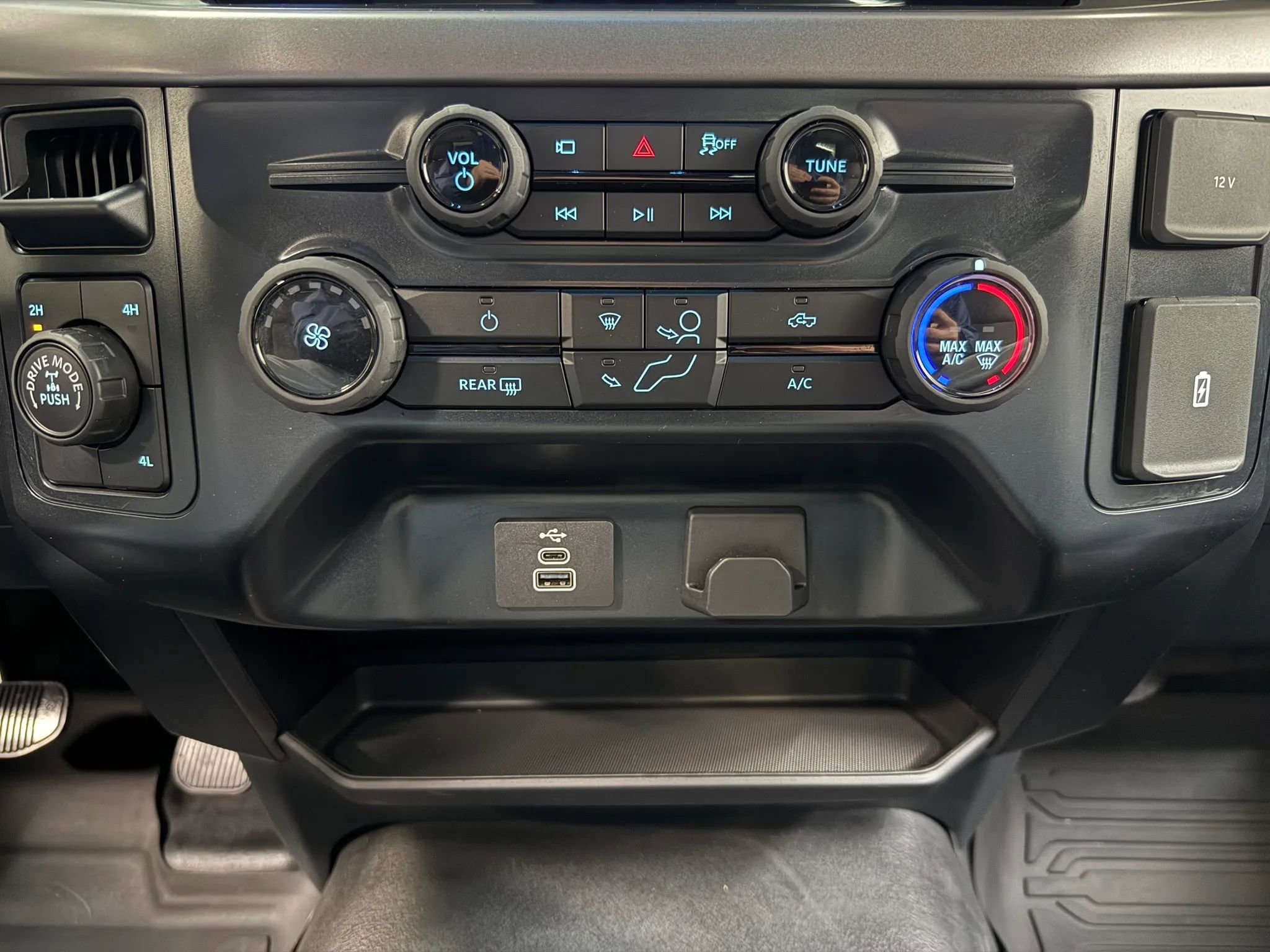 Used 2025 Ford F150 XL w/ Equipment Group 103A High AWD/4WD image 19