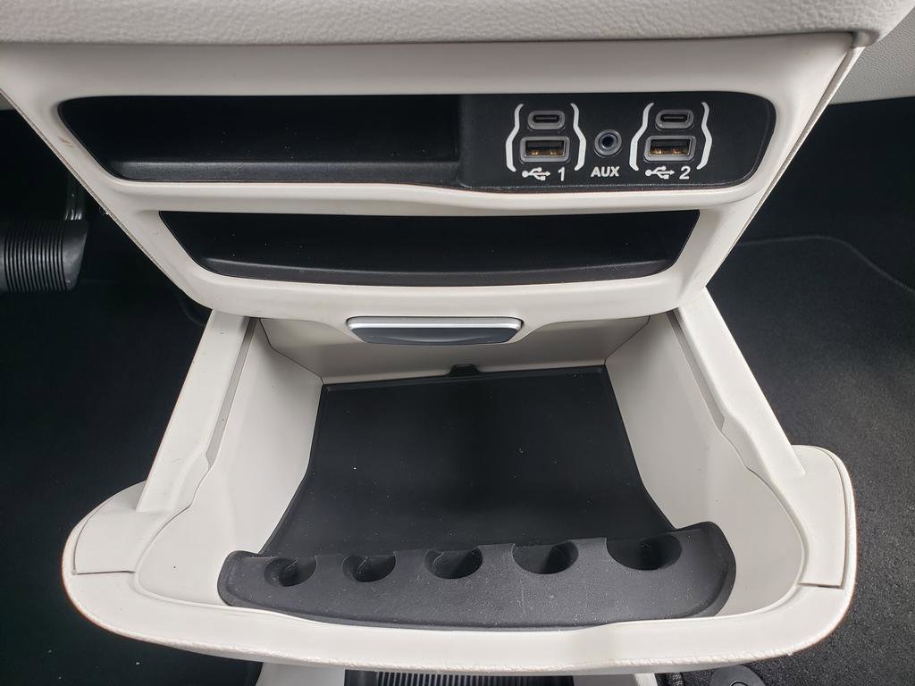 Used 2023 Chrysler Voyager LX image 18