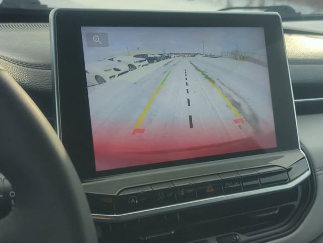 Used 2023 Jeep Compass Limited image 18