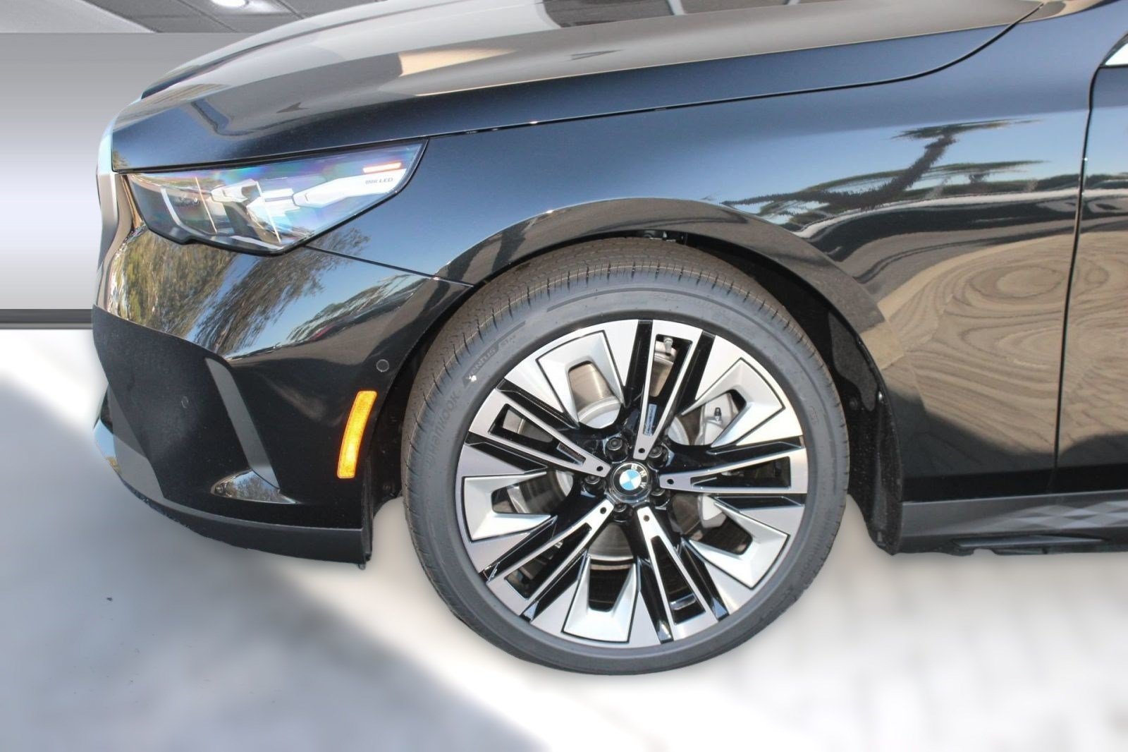 Used 2026 BMW 530i w/ Premium Package RWD image 13