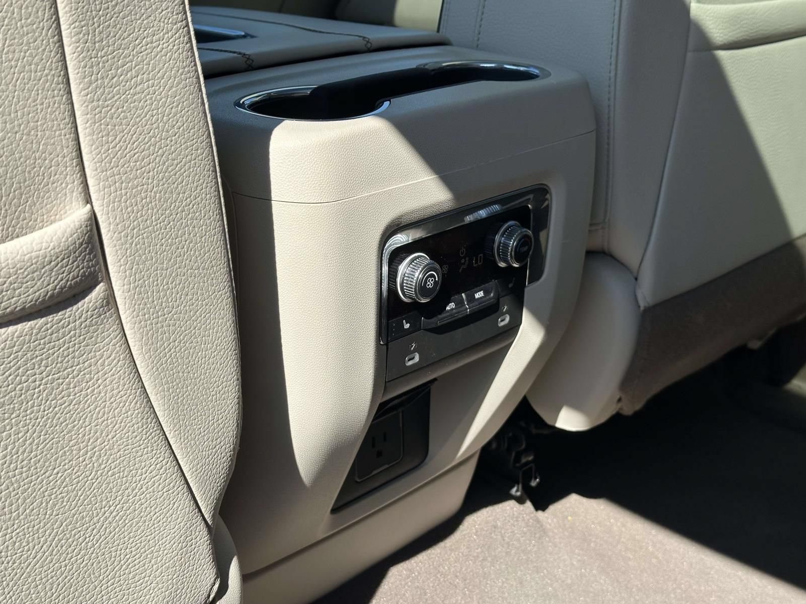 Used 2023 GMC Yukon Denali AWD/4WD image 25