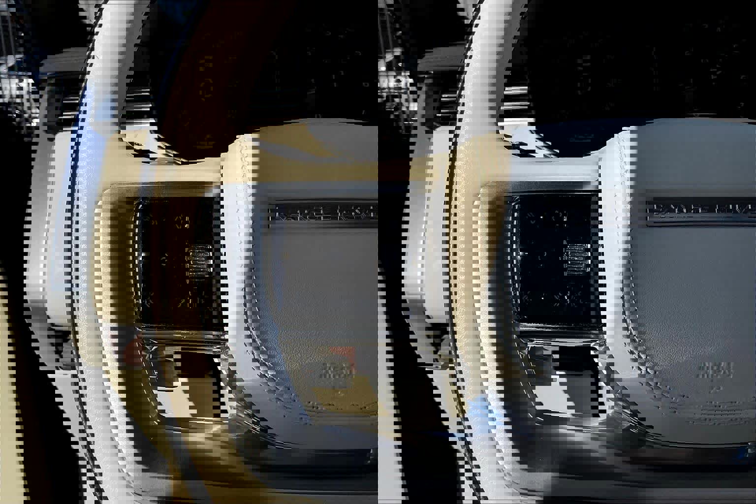 Used 2023 Land Rover Range Rover Long Wheelbase SE image 20