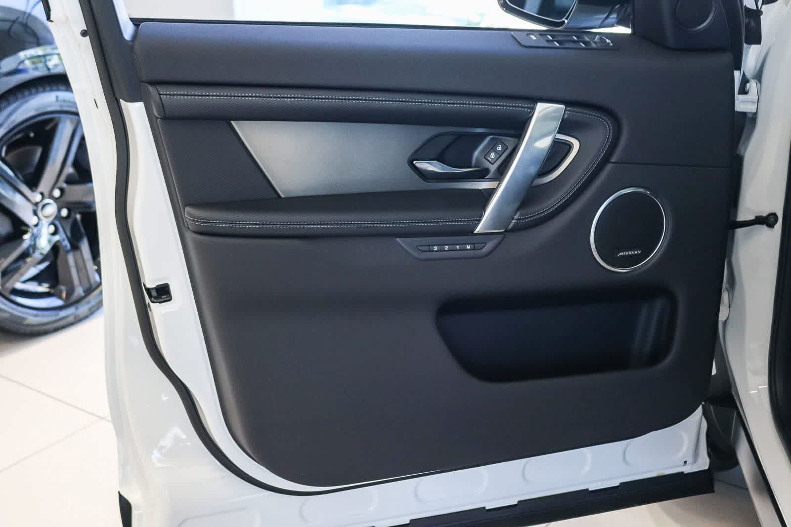 New 2026 Land Rover Discovery Sport Landmark AWD/4WD image 18