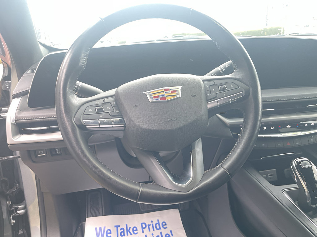 Used 2025 Cadillac XT4 Premium Luxury image 18
