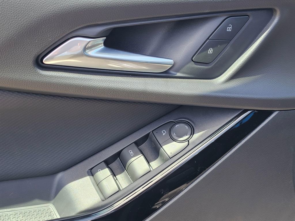 New 2026 Chevrolet Equinox LT w/ Safety and Technology Package FWD image 21