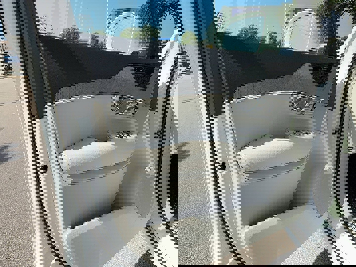 New 2025 Volvo XC90 T8 Plus w/ Protection Package Premier image 11