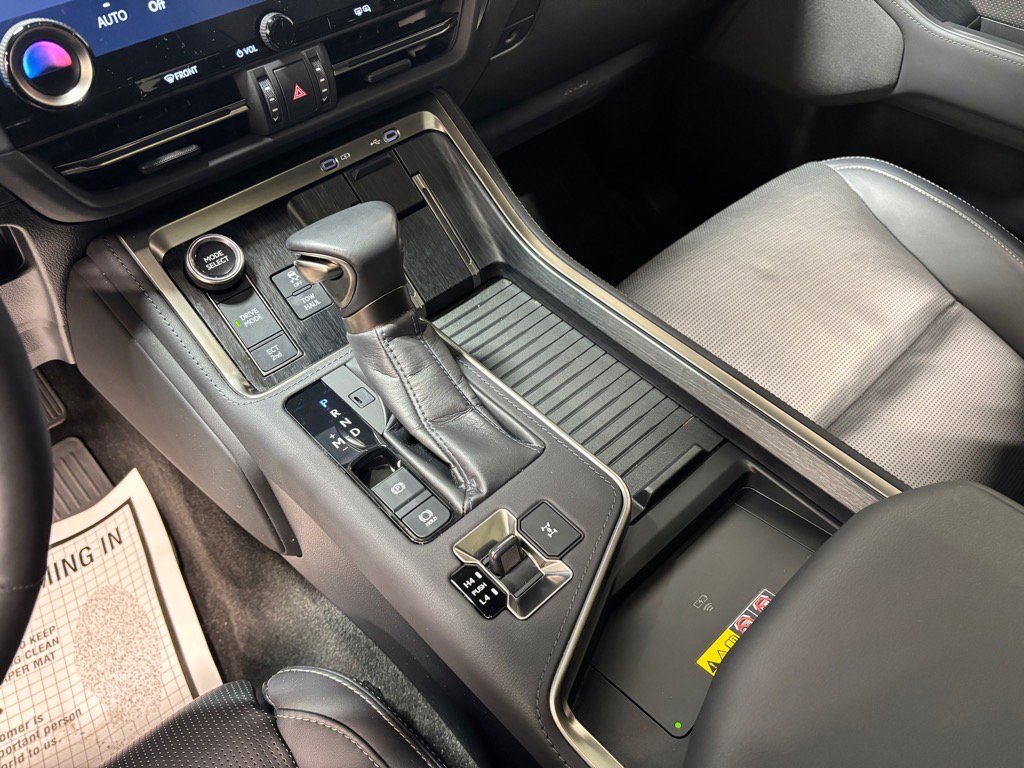 Used 2024 Lexus GX 550 image 14