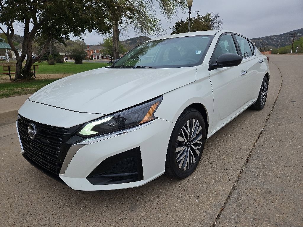 Used 2025 Nissan Altima 2.5 SV FWD image 1