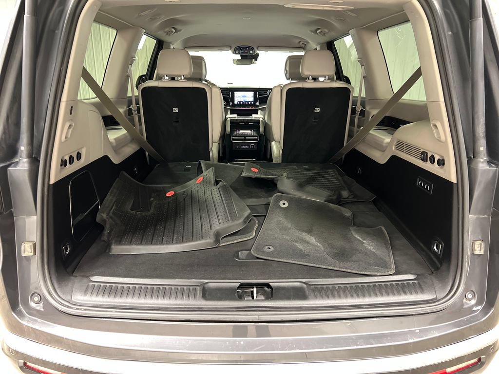 Used 2022 Jeep Wagoneer Series III w/ Flexible Seating Group AWD/4WD image 13