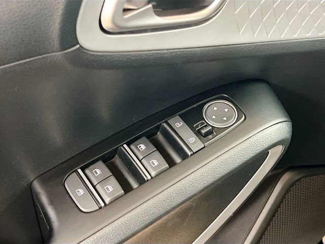 Certified 2025 Kia Soul LX image 17