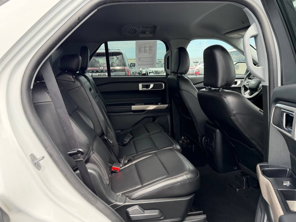 Used 2023 Ford Explorer XLT w/ Equipment Group 202A AWD/4WD image 19