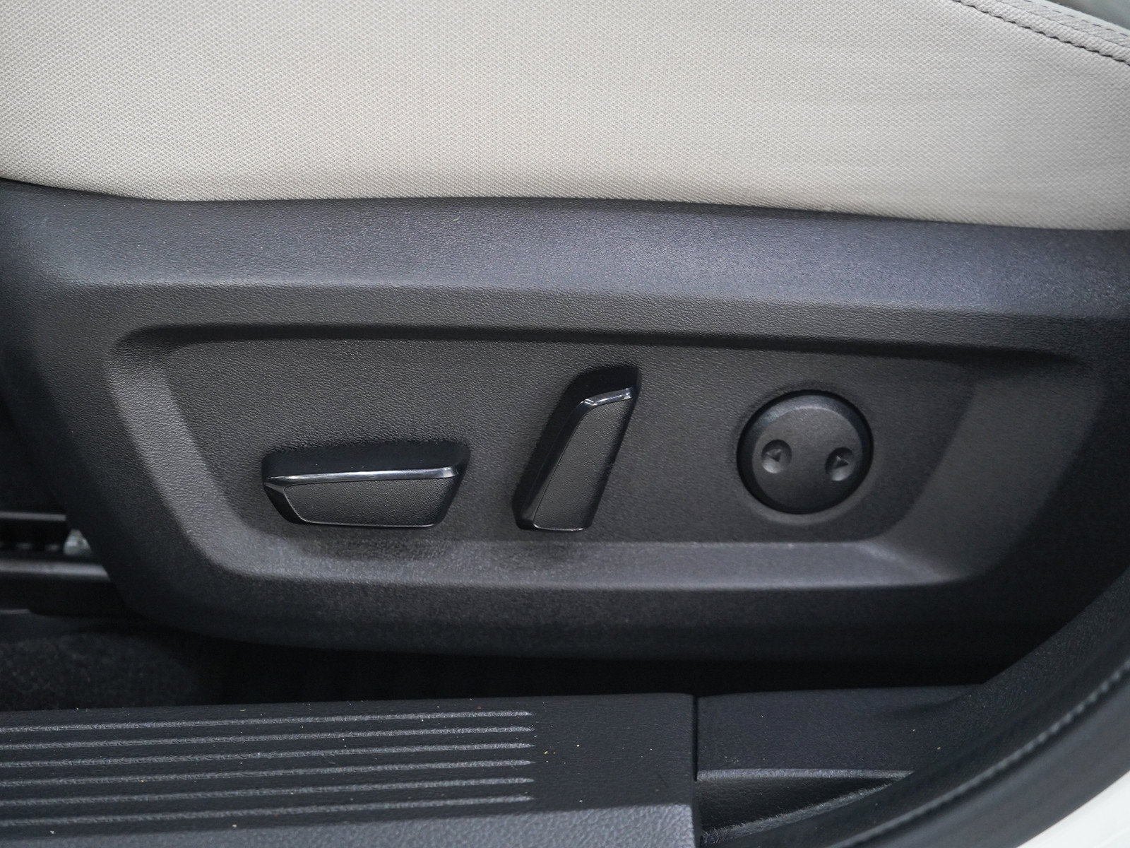 Used 2023 Nissan Rogue SV AWD/4WD image 27