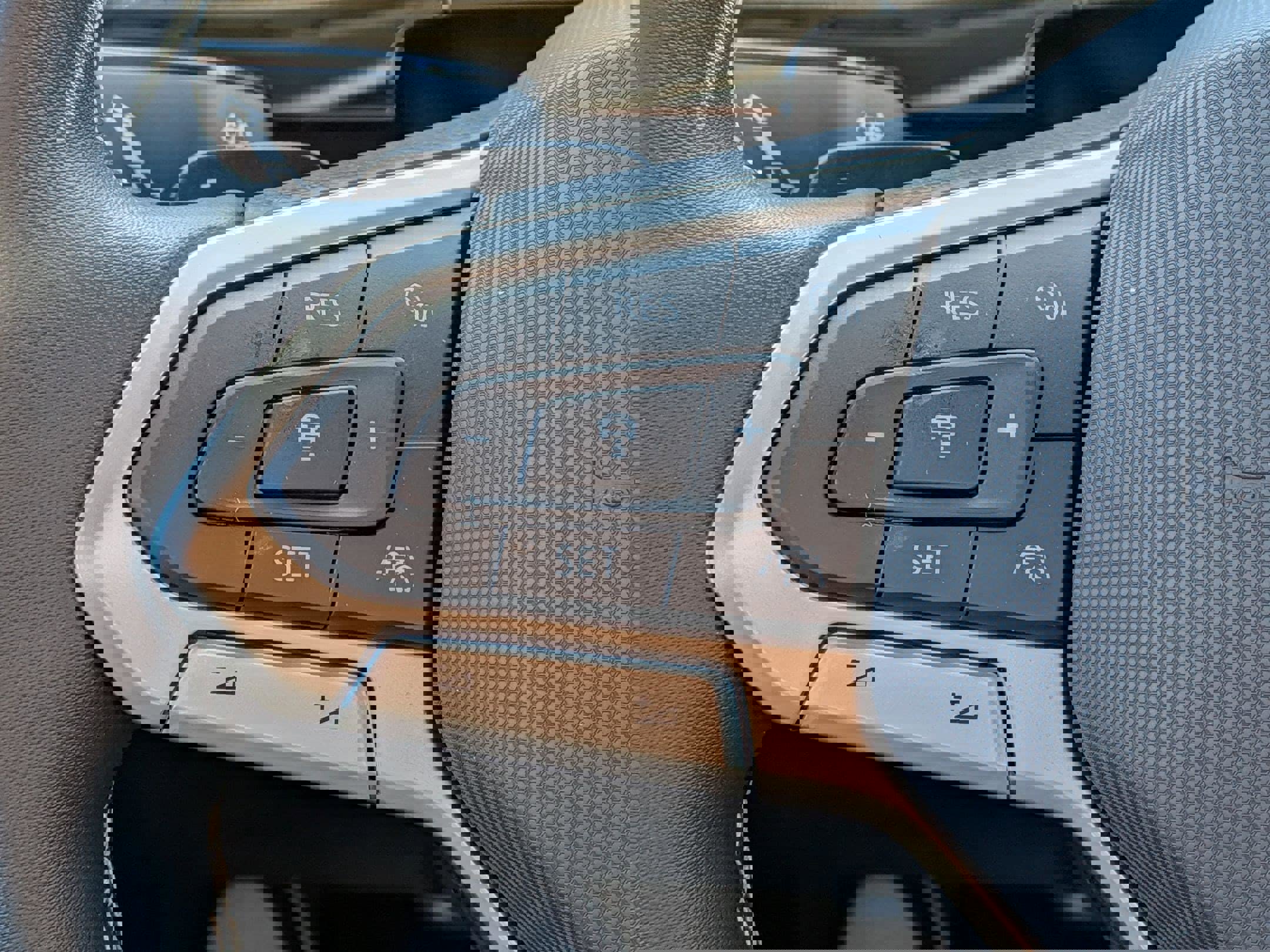 Used 2025 Volkswagen Atlas SE image 18