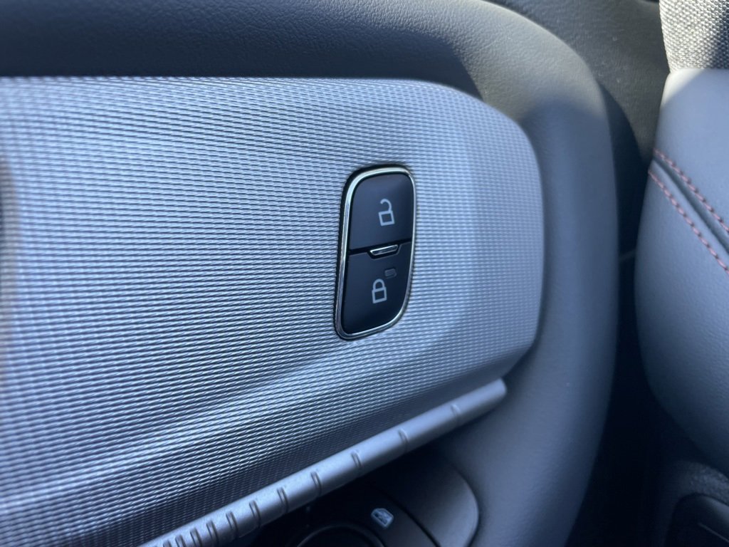 Used 2025 Ford Explorer Active image 26