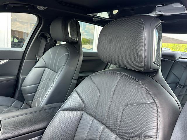 Used 2023 BMW 760i xDrive AWD/4WD image 18