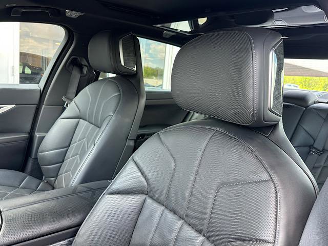 Certified 2023 BMW 760i xDrive AWD/4WD image 18