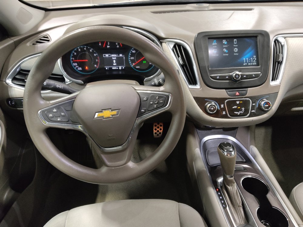 Used 2017 Chevrolet Malibu LT image 22