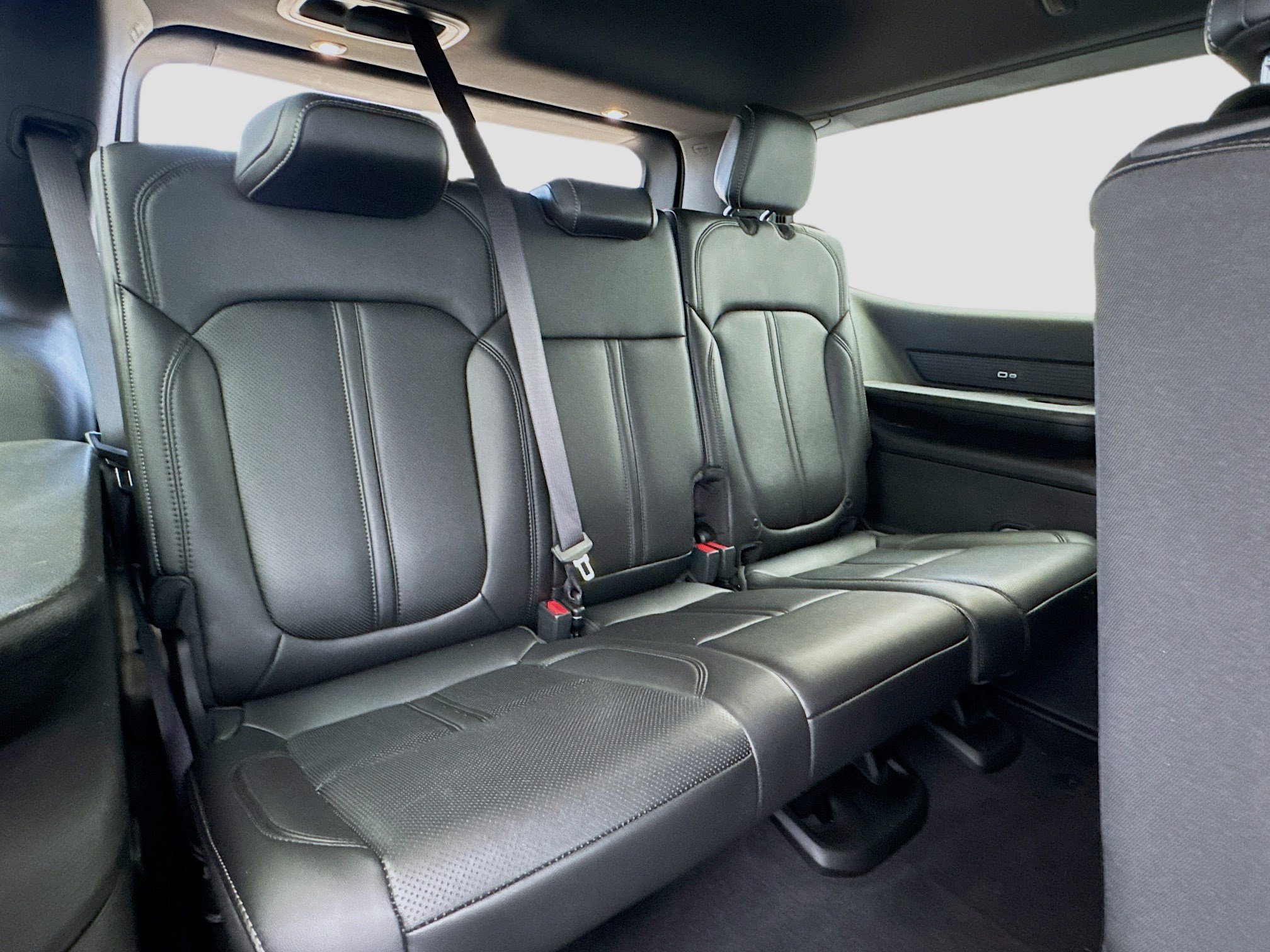 Used 2024 Jeep Wagoneer 2WD image 18