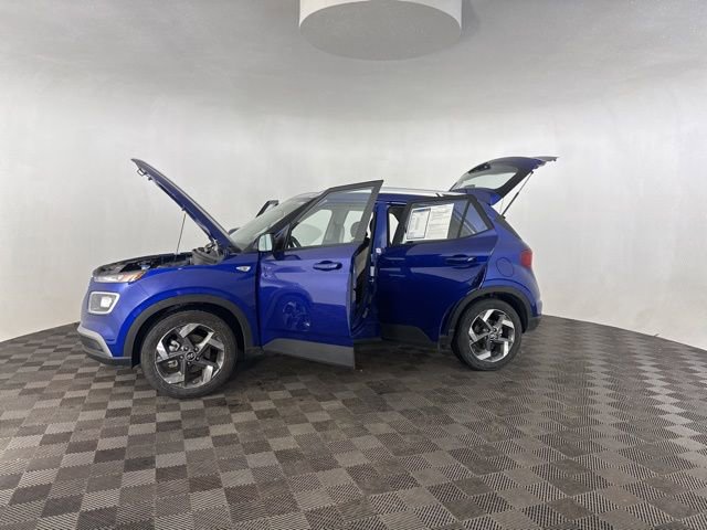 Used 2025 Hyundai Venue SEL image 13