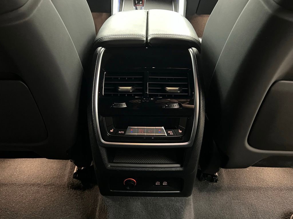 Certified 2023 BMW XM AWD/4WD image 9