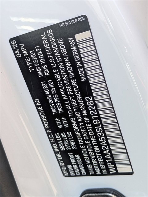 Certified 2025 Porsche Macan image 31