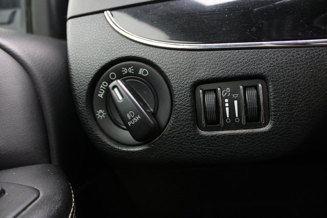 Used 2016 Dodge Grand Caravan SXT image 18