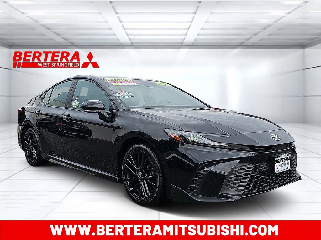 Used 2025 Toyota Camry SE FWD image 1